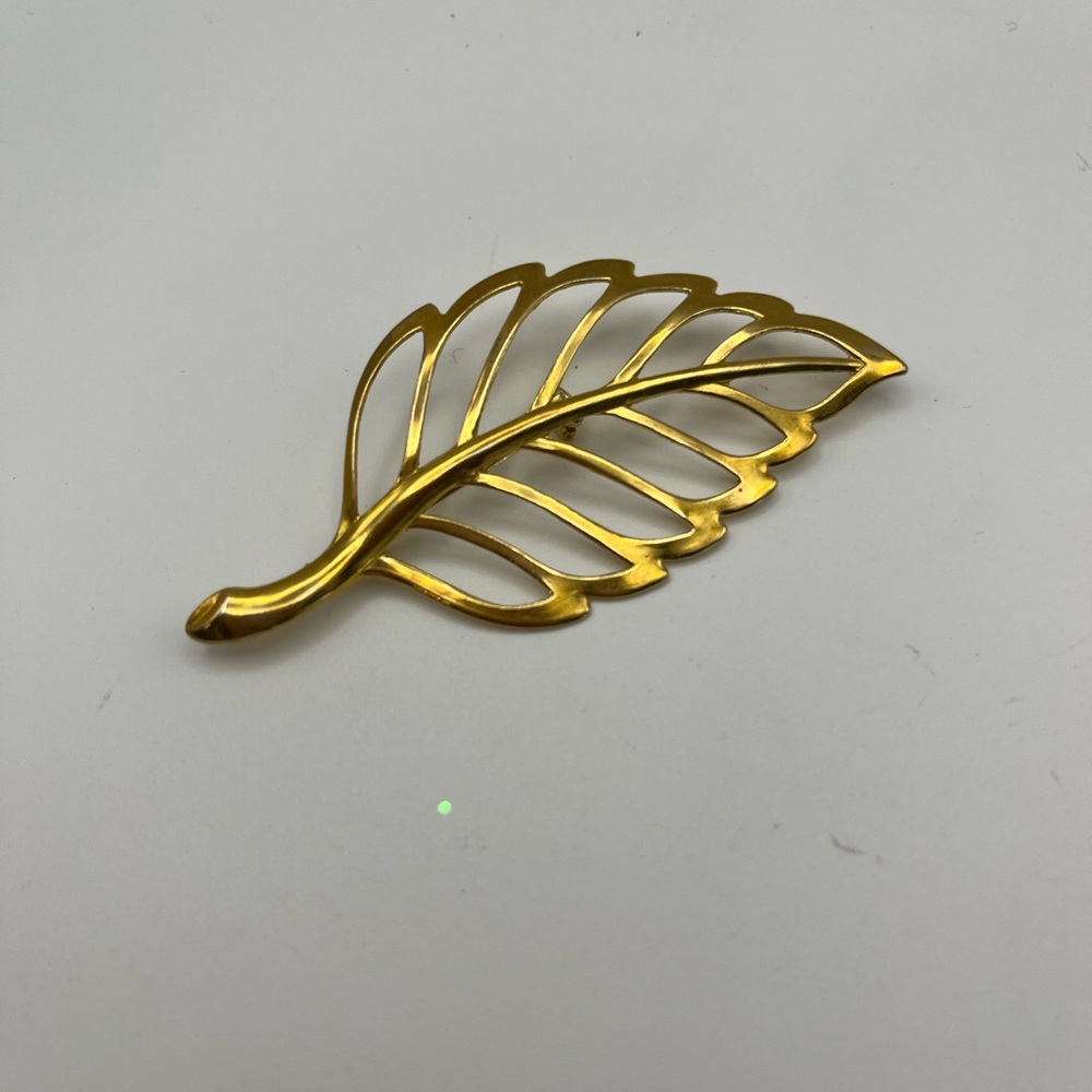Gold Leaf  Pin -Elegant Women Accessories